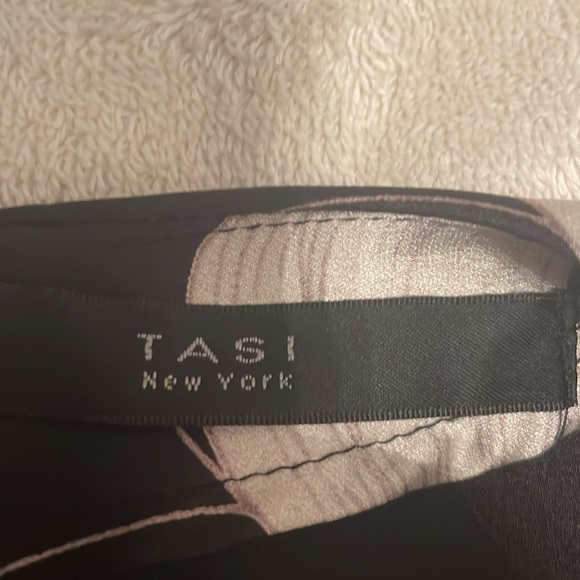 Tasi New York blouse - Picture 6 of 9
